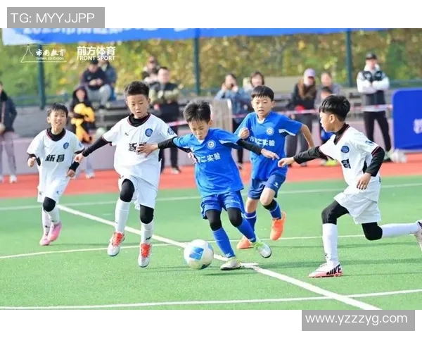 陈小学足球热潮涌动小球员们在绿茵场上追逐梦想与友谊